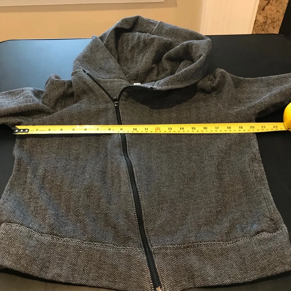 Under Armour Jacket - Picture 6 of 13